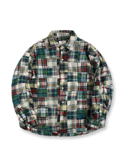 伝統的なBoroパッチワーク技法で作られたグリーン基調の長袖シャツ。調節可能な袖口ストラップと両サイドポケットを備え、ゆったりとしたドロップショルダーシルエットで快適な着心地を提供。復古感あふれるデザイン。