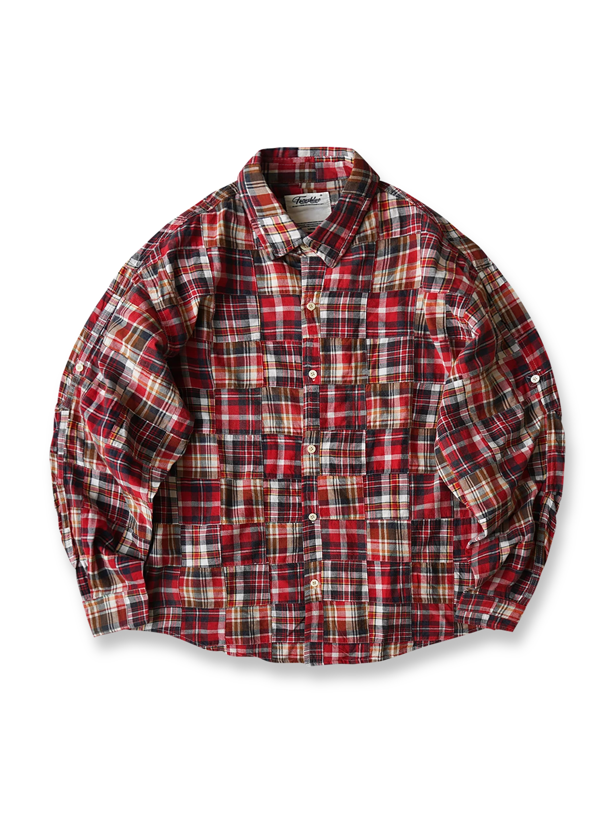 パッチワークチェック長袖シャツの全体正面画像、手縫いパッチワークのディテールとポケット部分。