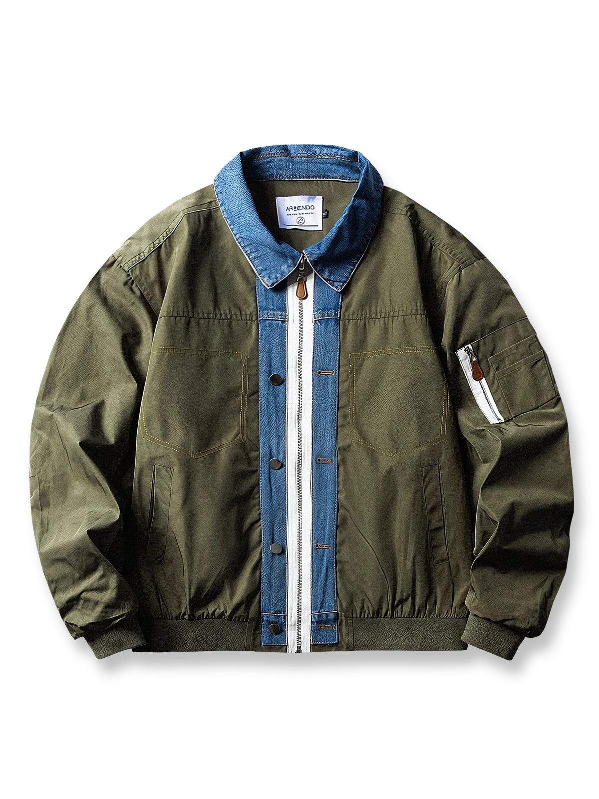 パッチワークデザインが際立つデニム素材のフライトジャケット