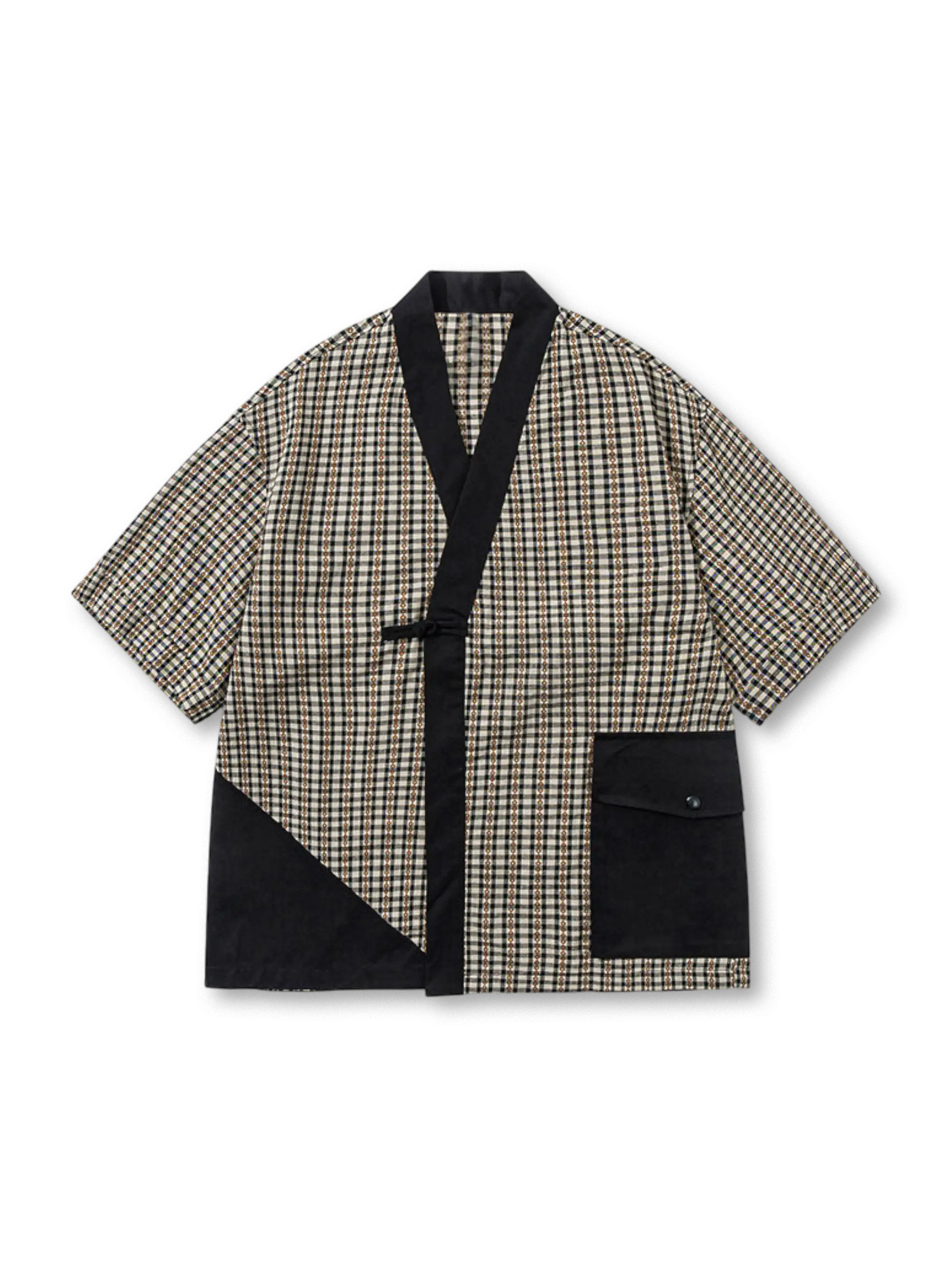 チェックと無地切り替えが特徴の民族風パッチワークはんてん。紐留めと大きめポケット付きで快適な着心地。