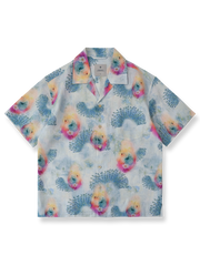 ピーコックフェザープリントが映えるレーヨン製キューバカラー半袖シャツ。