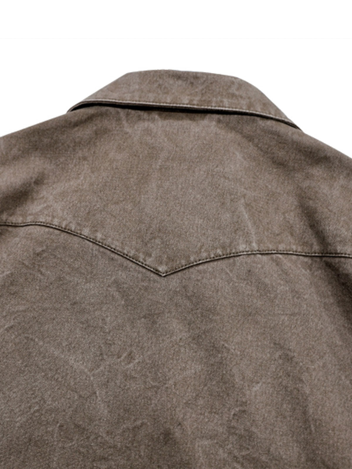 製品画像: アメカジヴィンテージ農場主スタイルのオープンカラーコットンキャンバスワークジャケットの全体像
詳細画像: アンティーク調真鍮メタルボタンと独特なウォッシュ加工のディテール