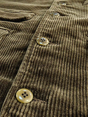 製品画像:クラシックなスリムフィットヴィンテージコーデュロイベストの正面画像
詳細画像:果実風ボタンとコーデュロイ素材の質感ディテール