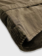 製品画像:クラシックなスリムフィットヴィンテージコーデュロイベストの正面画像
詳細画像:果実風ボタンとコーデュロイ素材の質感ディテール