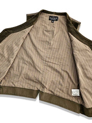 製品画像:クラシックなスリムフィットヴィンテージコーデュロイベストの正面画像
詳細画像:果実風ボタンとコーデュロイ素材の質感ディテール
