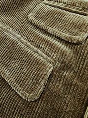 製品画像:クラシックなスリムフィットヴィンテージコーデュロイベストの正面画像
詳細画像:果実風ボタンとコーデュロイ素材の質感ディテール