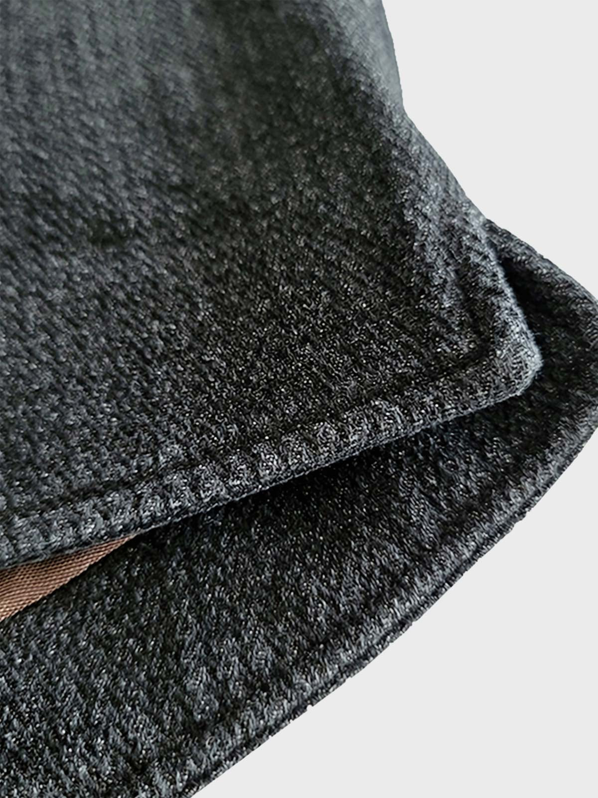 詳細画像: ショールカラーとタイトフィットデザインのディテール