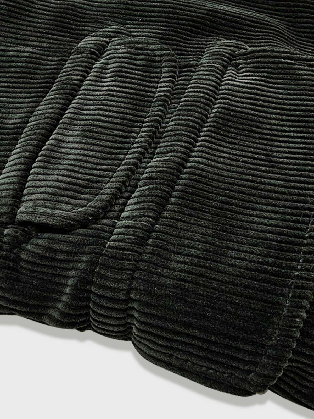 製品画像:クラシックなヴィンテージ風ブラックコーデュロイジャケットの正面
詳細画像:果実モチーフボタンとコーデュロイ生地のテクスチャーディテール