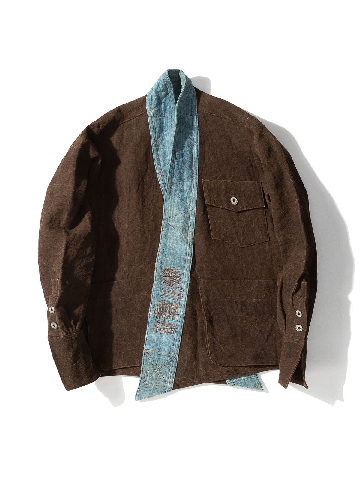 製品画像:ショリョウ染め古布パッチワーク藍染手工長袖前開きシャツの正面画像
詳細画像:藍染古布とショリョウ染め手織り布のディテール特写