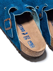 製品画像:藍染牛革ボストンシューズ、伝統的な藍染技術による深いブルーが特徴のカジュアルシューズ正面画像
詳細画像:藍染牛革シューズのディテール、ソールデザインと職人技が感じられる染色プロセスの詳細画像