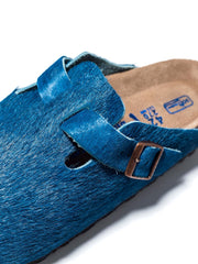 製品画像:藍染牛革ボストンシューズ、伝統的な藍染技術による深いブルーが特徴のカジュアルシューズ正面画像
詳細画像:藍染牛革シューズのディテール、ソールデザインと職人技が感じられる染色プロセスの詳細画像