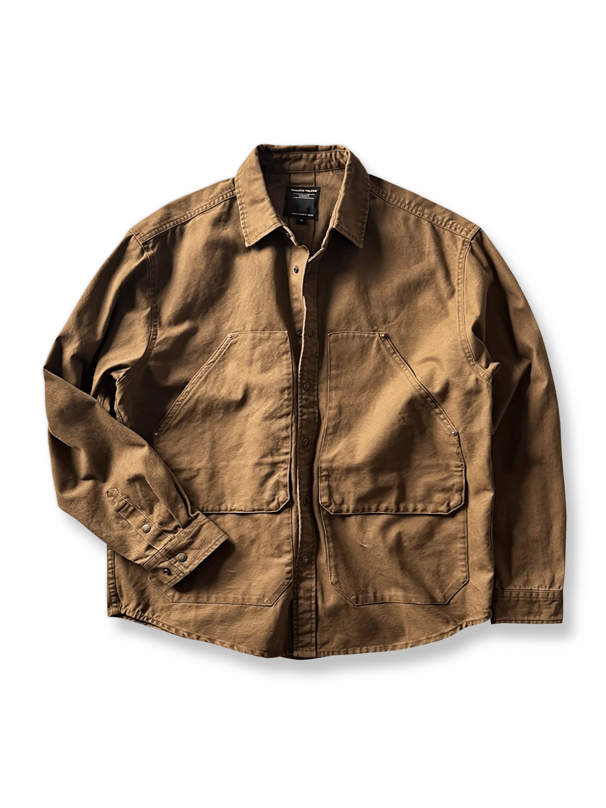 製品画像: アウトドアハンティング(狩猟)スタイルヴィンテージウォッシュ加工ワークシャツの全体画像。シャツの全体的なシルエットとデザインが明確に分かる。
詳細画像: ダブルポケットのデザインとヴィンテージ加工のディテール画像。シャツの質感と耐久性が強調されている。