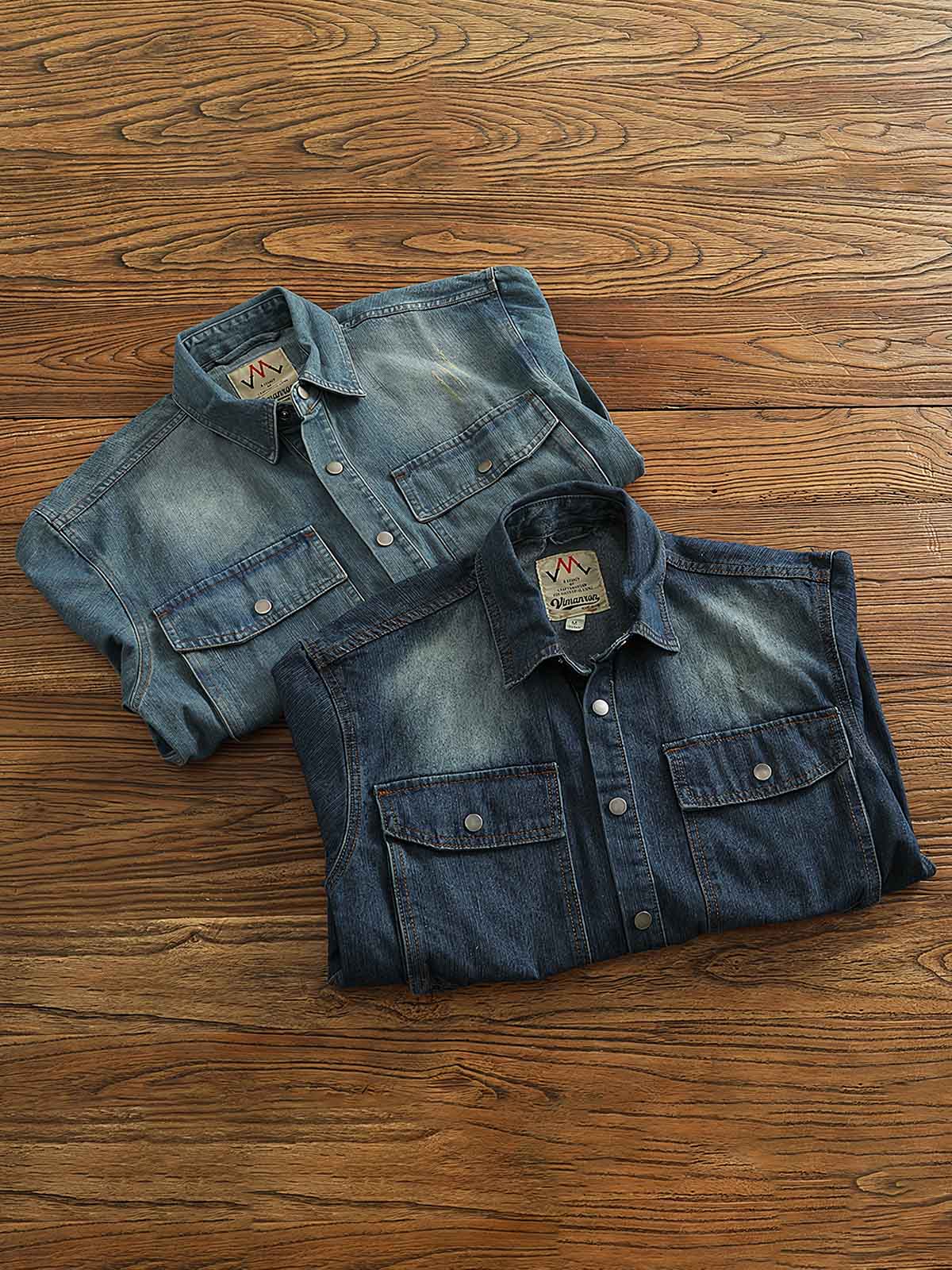 デニム生地の質感とワークポケットのディテール展示