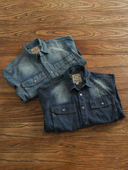 デニム生地の質感とワークポケットのディテール展示