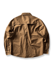 製品画像: アウトドアハンティング(狩猟)スタイルヴィンテージウォッシュ加工ワークシャツの全体画像。シャツの全体的なシルエットとデザインが明確に分かる。
詳細画像: ダブルポケットのデザインとヴィンテージ加工のディテール画像。シャツの質感と耐久性が強調されている。