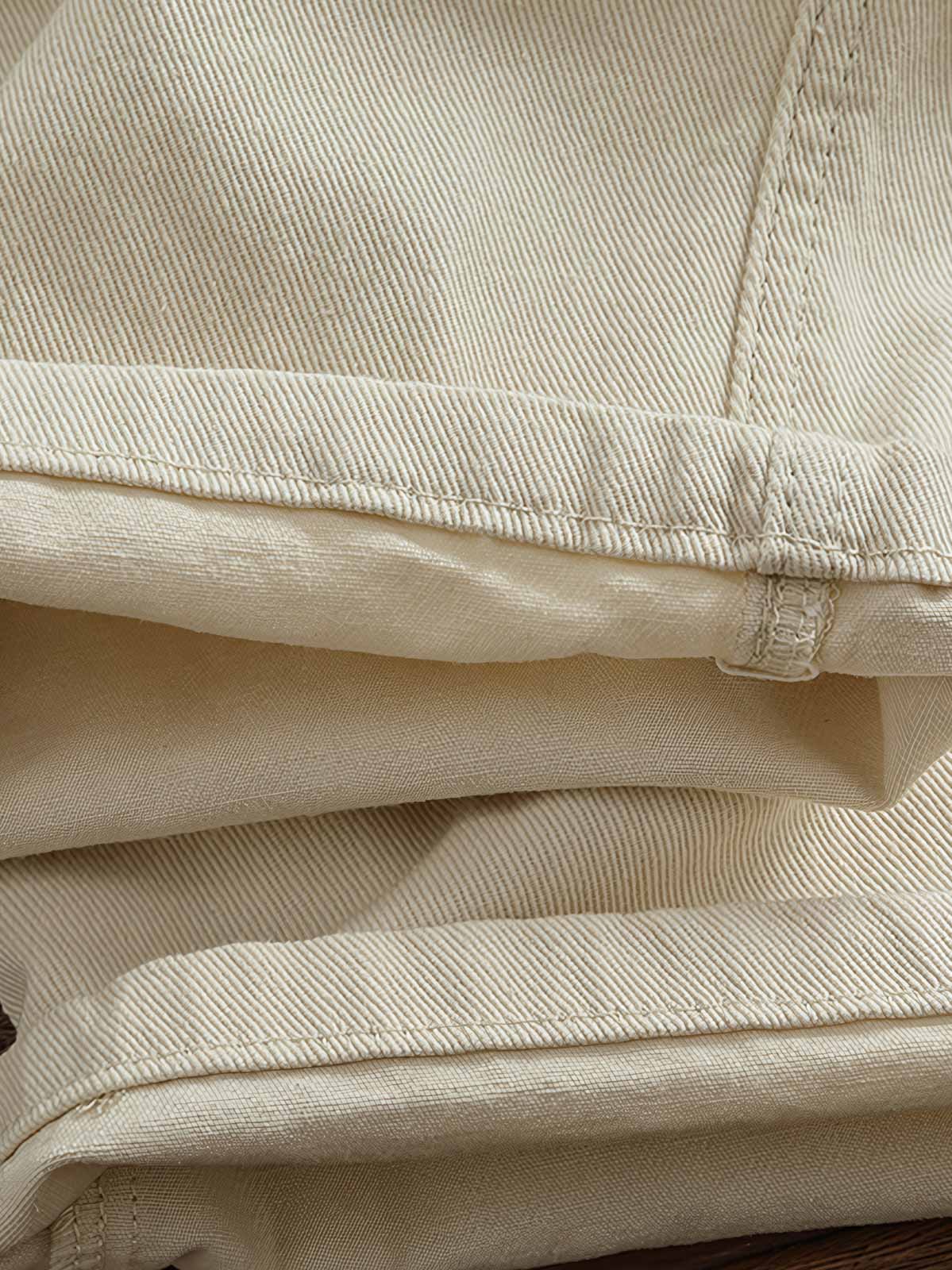 ワークパンツの多ポケットデザインとウエストゴムディテール