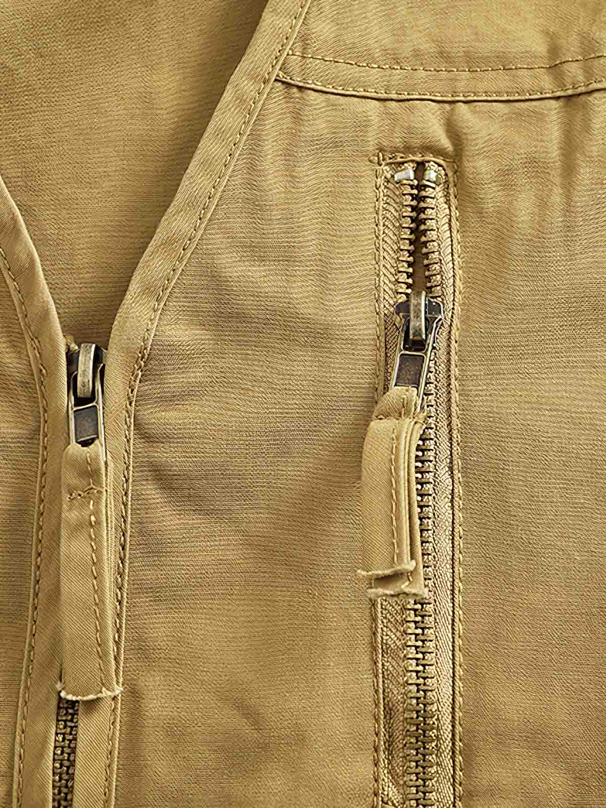 ワークベストのポケットディテール展示