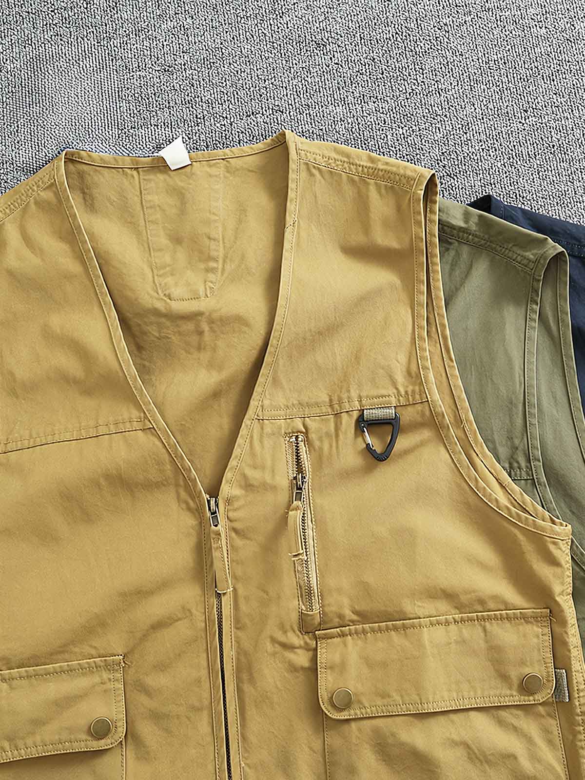 ワークベストのポケットディテール展示