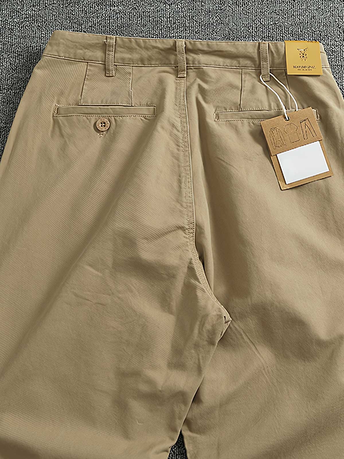 タックとバックポケットのディテール画像