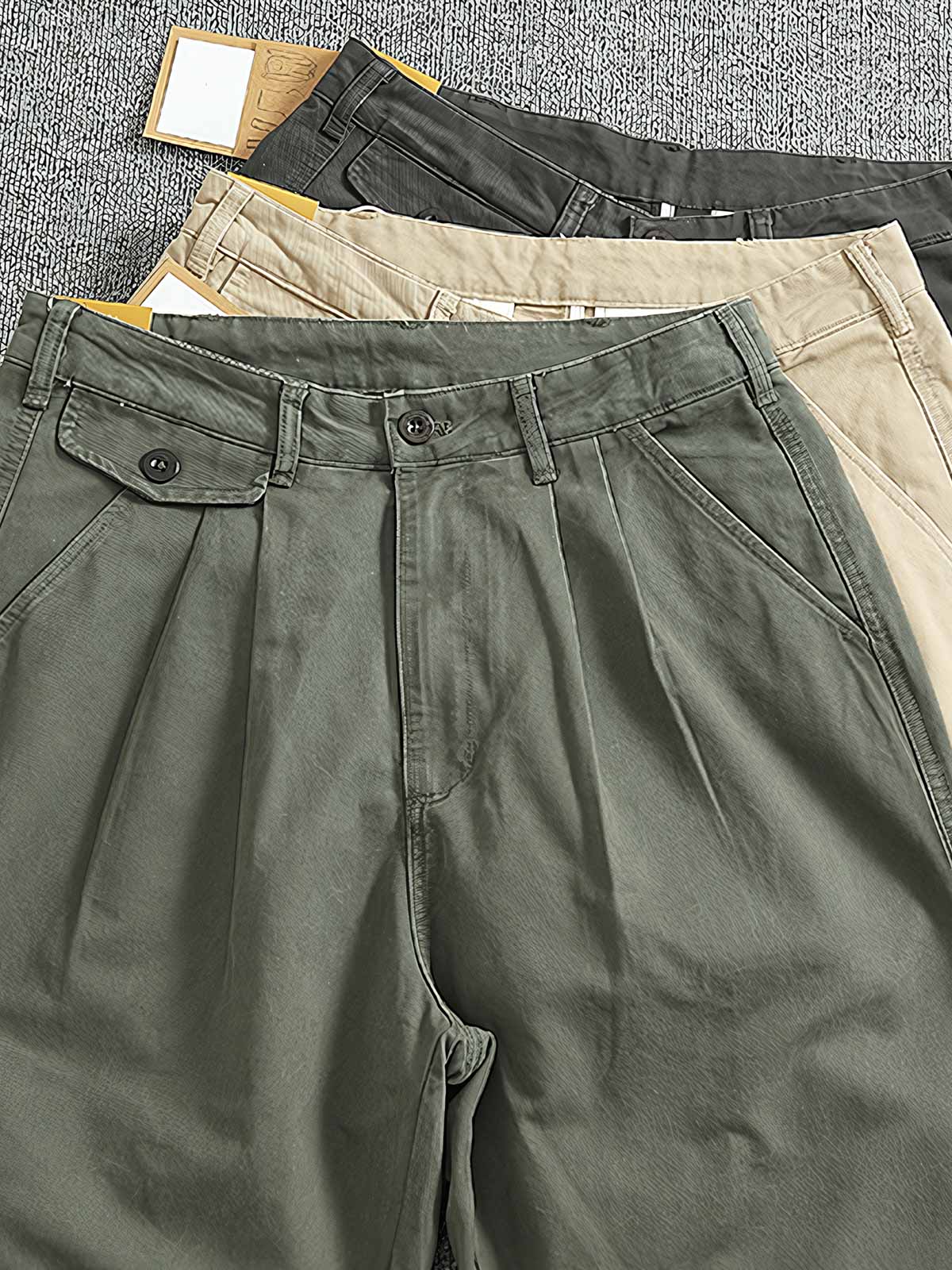 タックとバックポケットのディテール画像