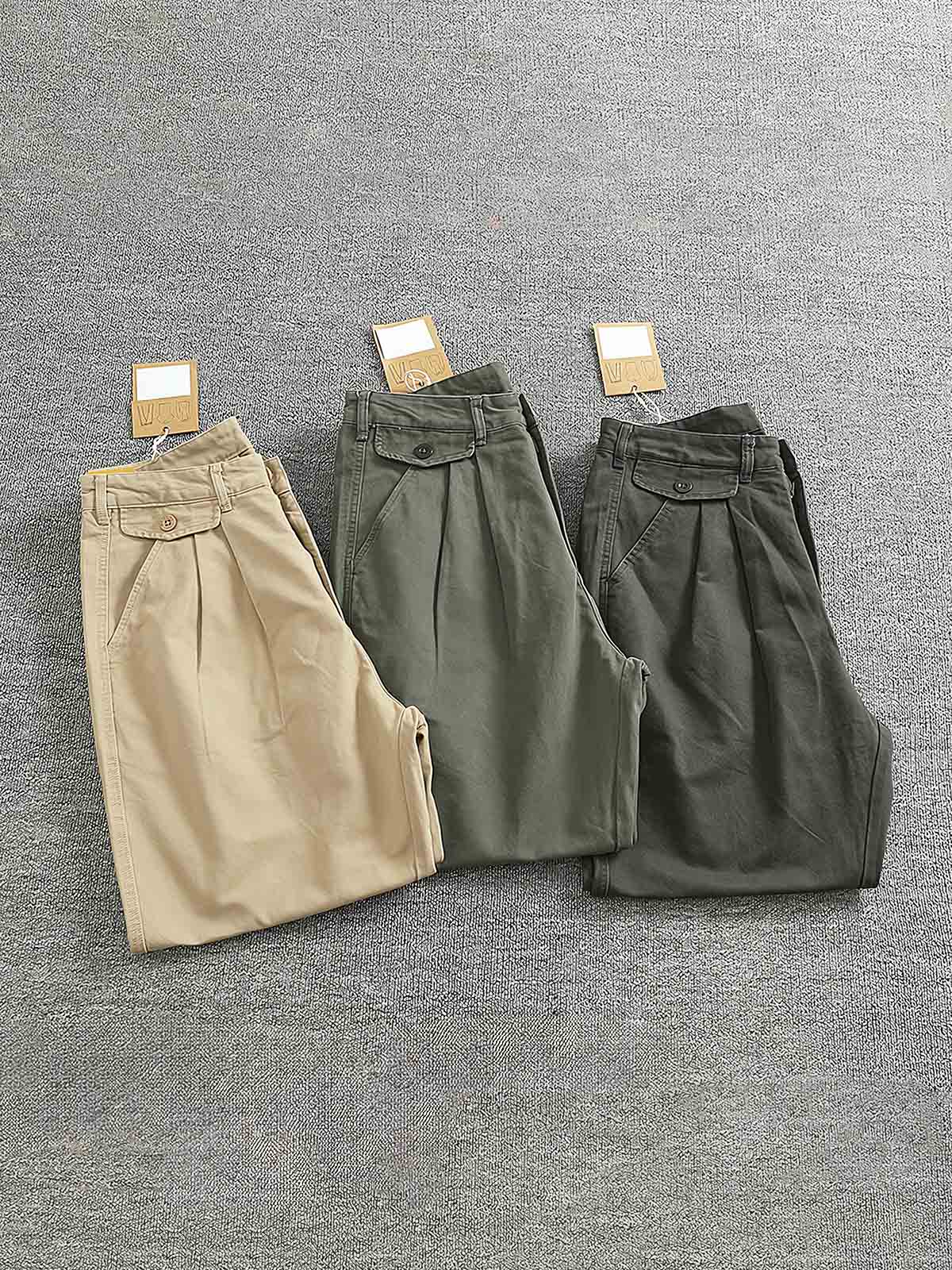 タックとバックポケットのディテール画像