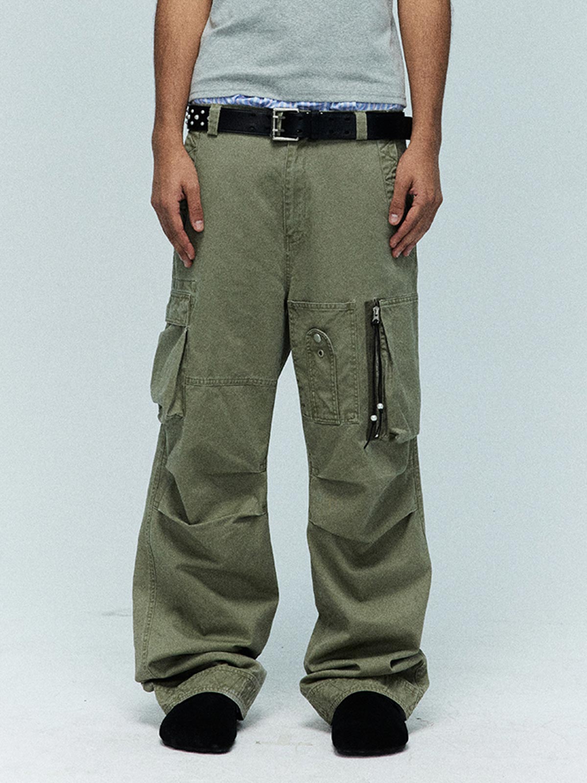 詳細画像:ツールポケットとパールリボンのディテール