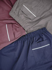 ARMY体能トレーニングショートパンツの精緻なポケットとウェビングディテールクローズアップ。