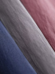 ARMY体能トレーニングショートパンツの精緻なポケットとウェビングディテールクローズアップ。