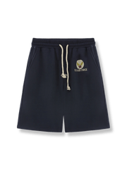 複数のカラーで展示されるレトロカジュアルエアフォースショートパンツ、カジュアルなスウェットシャツ素材