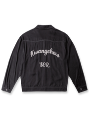 製品画像: ヴィンテージ刺繍入りクラシックショート丈アメリカンウエスタンシャツ全体画像
詳細画像: 背面の「広州 Kwangchow」刺繍とコントラストステッチのディテール、ヴィンテージ風デザイン