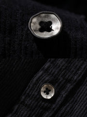 製品画像: ヘビーコーデュロイシャツの正面展示
詳細画像: ラウンドヘムとヴィンテージ風ボタンのディテールクローズアップ