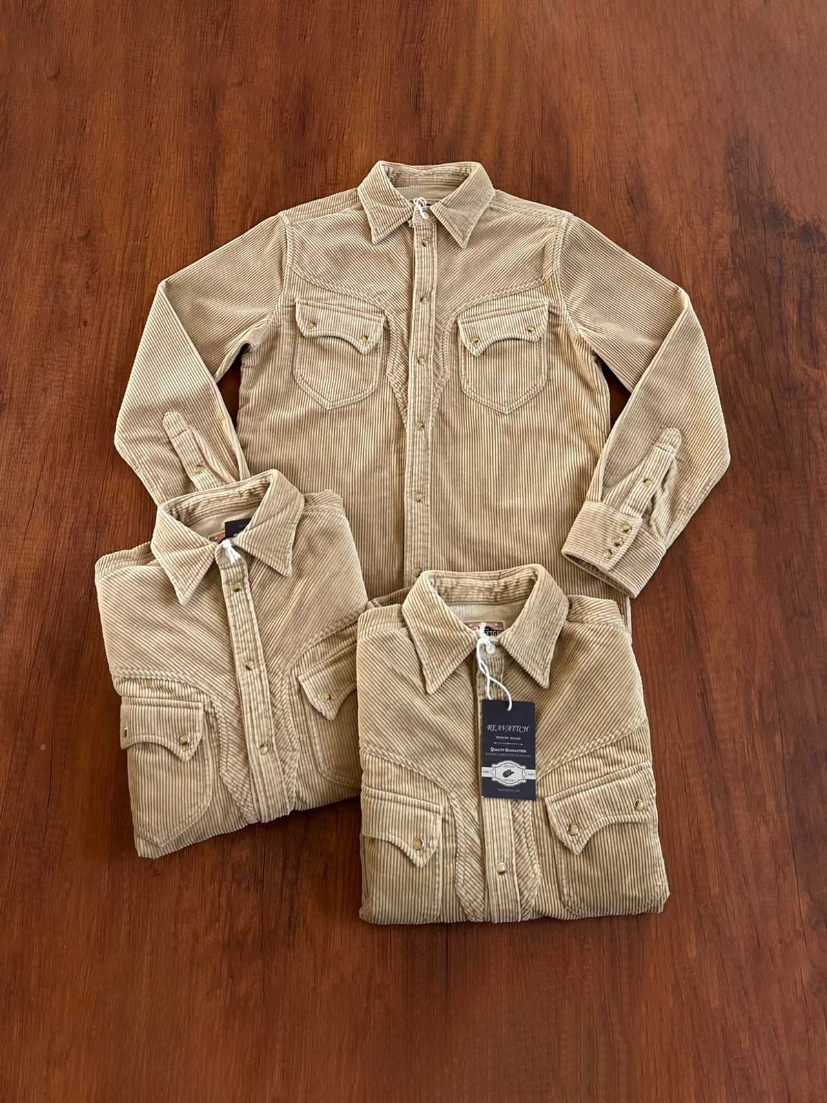 製品画像:アメリカンヴィンテージウエスタン風カウボーイコーデュロイ長袖シャツの正面画像
詳細画像:胸元のロングホーンデザインと袖口の縫製ディテール特写