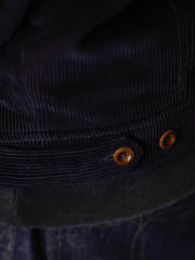 詳細画像: コーデュロイジャケットのディテールとジッパークローズアップ
モデル画像: モデルが着用したコーデュロイジャケットのスタイリング例