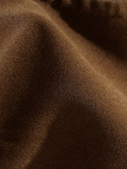 ベストのスエード風素材とコーデュロイのディテール - 秋冬の立体感とファッション性