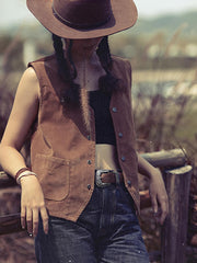 男性モデルが着用するビンテージベスト - スタイリング例