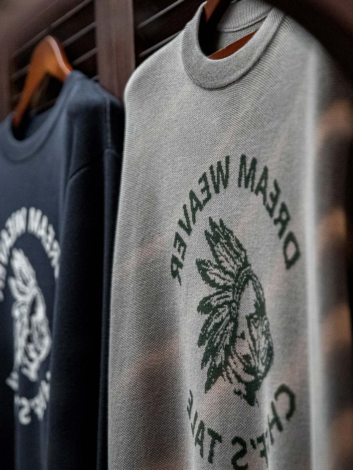 フレンチブルドッグとチーフヘッドドレス柄のディテール画像