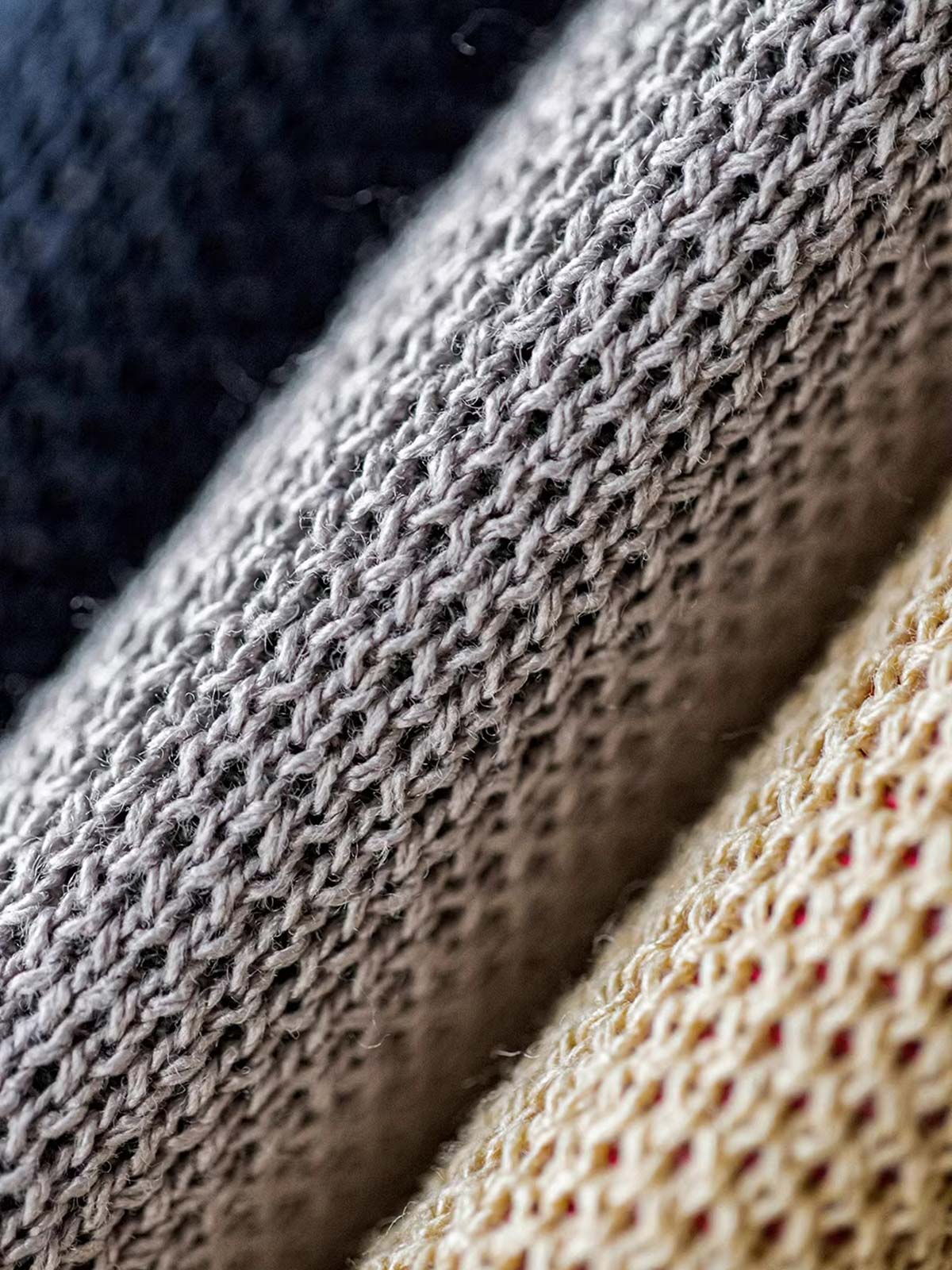 フレンチブルドッグとチーフヘッドドレス柄のディテール画像