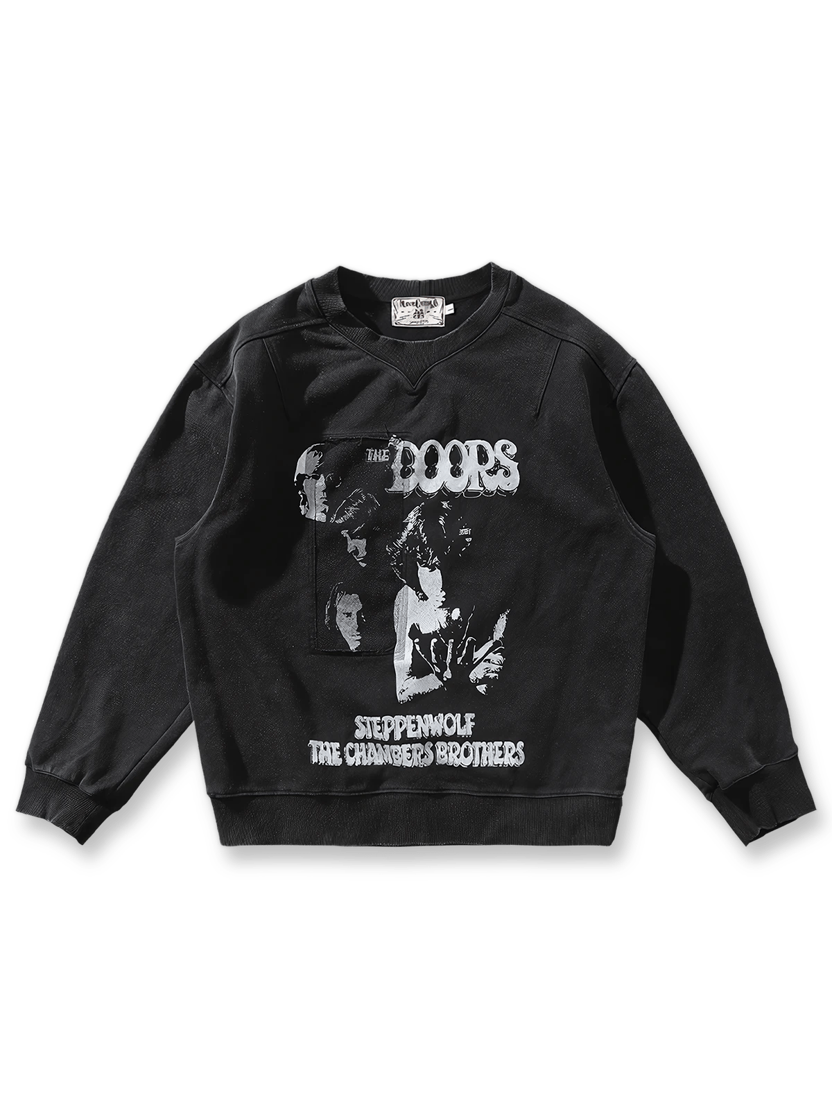 製品画像: ザ・ドアーズをテーマにしたヴィンテージウォッシュプリントスウェットシャツの正面画像
詳細画像: カットアウトデザインとプリントのディテールクローズアップ