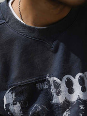 詳細画像: カットアウトデザインとプリントのディテールクローズアップ
モデル画像: サイケデリックロックスウェットシャツの着用例