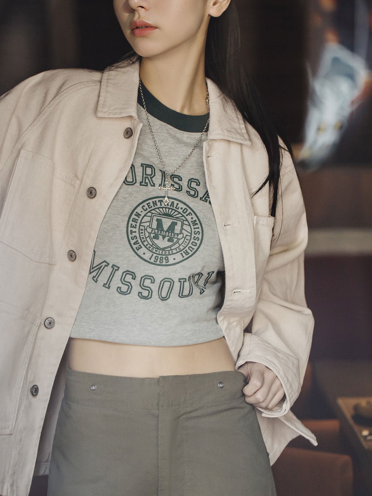 モデル画像:モデルが着用したアメリカンブルーディープデニムジャケットのコーディネート