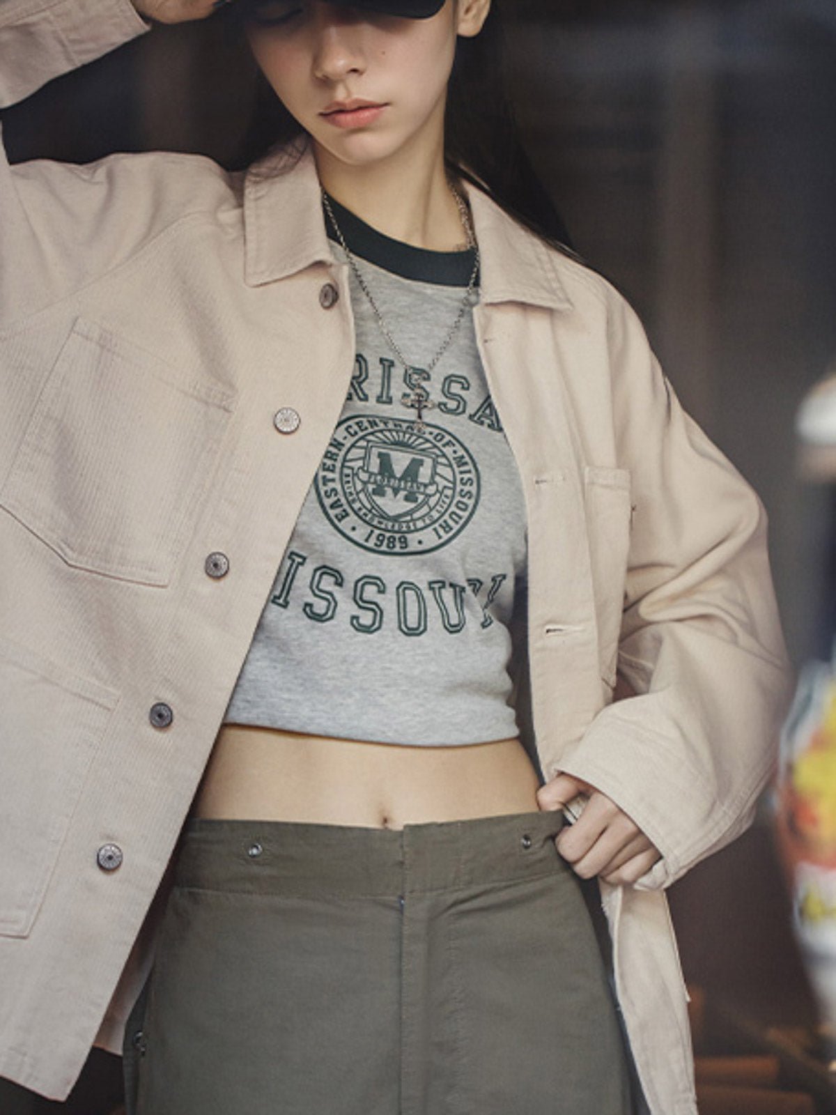 モデル画像:モデルが着用したアメリカンブルーディープデニムジャケットのコーディネート