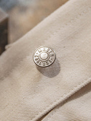 詳細画像:デニムジャケットのラグランスリーブとフラップポケットのディテール図