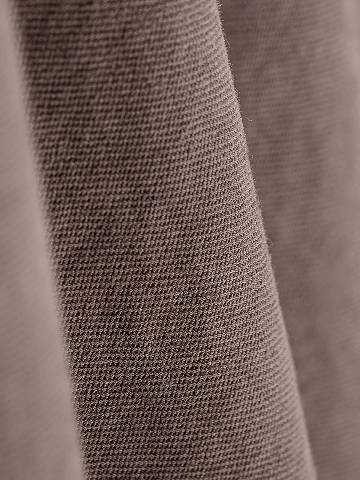 詳細画像:エプロンドレスのポケットと調節バックルの詳細