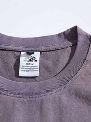 胸の刺繍ロゴとウォッシュ加工の詳細特写