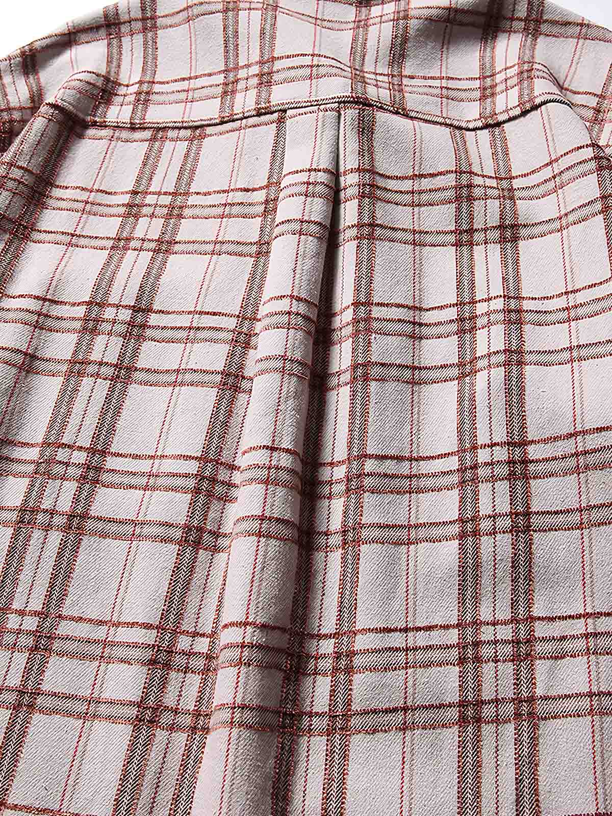 アーチヘムデザインとチェック柄のディテール