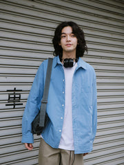 詳細画像: キルティング内側のディテール展示
モデル画像: エクストラウォーム キルティング長袖シャツを着用したスタイリング例