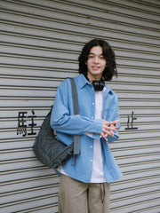 詳細画像: キルティング内側のディテール展示
モデル画像: エクストラウォーム キルティング長袖シャツを着用したスタイリング例