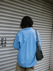 詳細画像: キルティング内側のディテール展示
モデル画像: エクストラウォーム キルティング長袖シャツを着用したスタイリング例