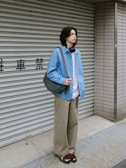 詳細画像: キルティング内側のディテール展示
モデル画像: エクストラウォーム キルティング長袖シャツを着用したスタイリング例