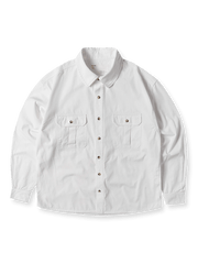 製品画像: 380gコットンウォッシュ加工ダブルポケットワークシャツの平置き写真
詳細画像: 牛角模様ボタンと手縫いクロスステッチのディテール